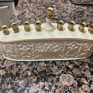 Lenox never used menorah
